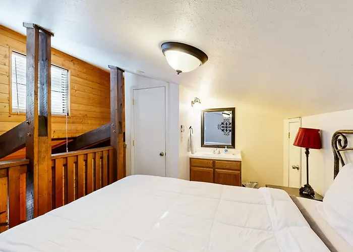 Redwood Commons B12
