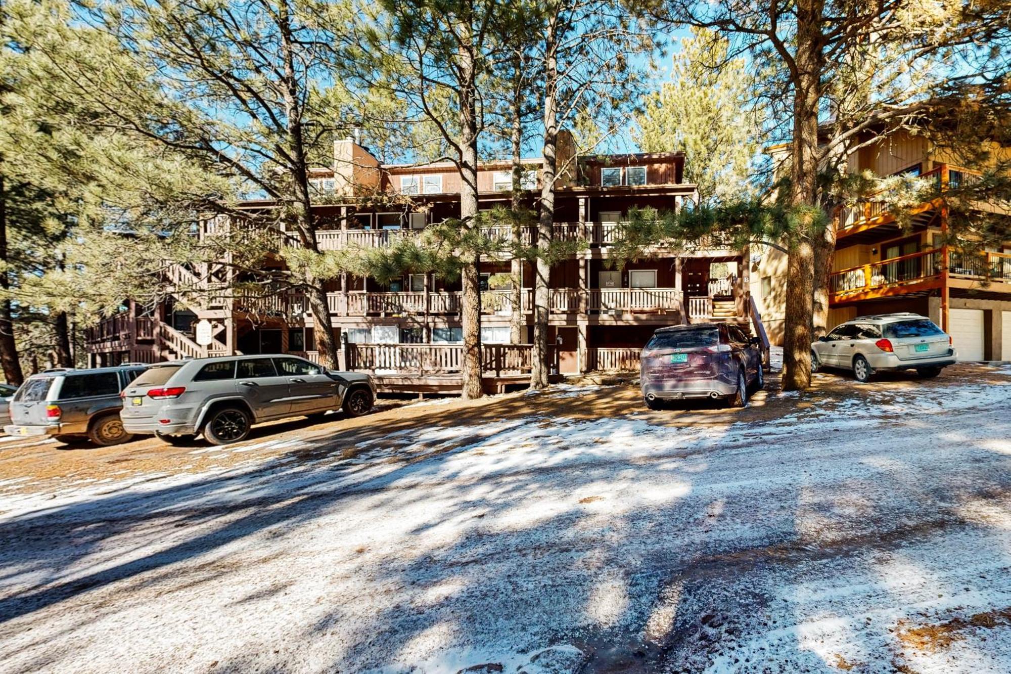 Redwood Commons B12 *